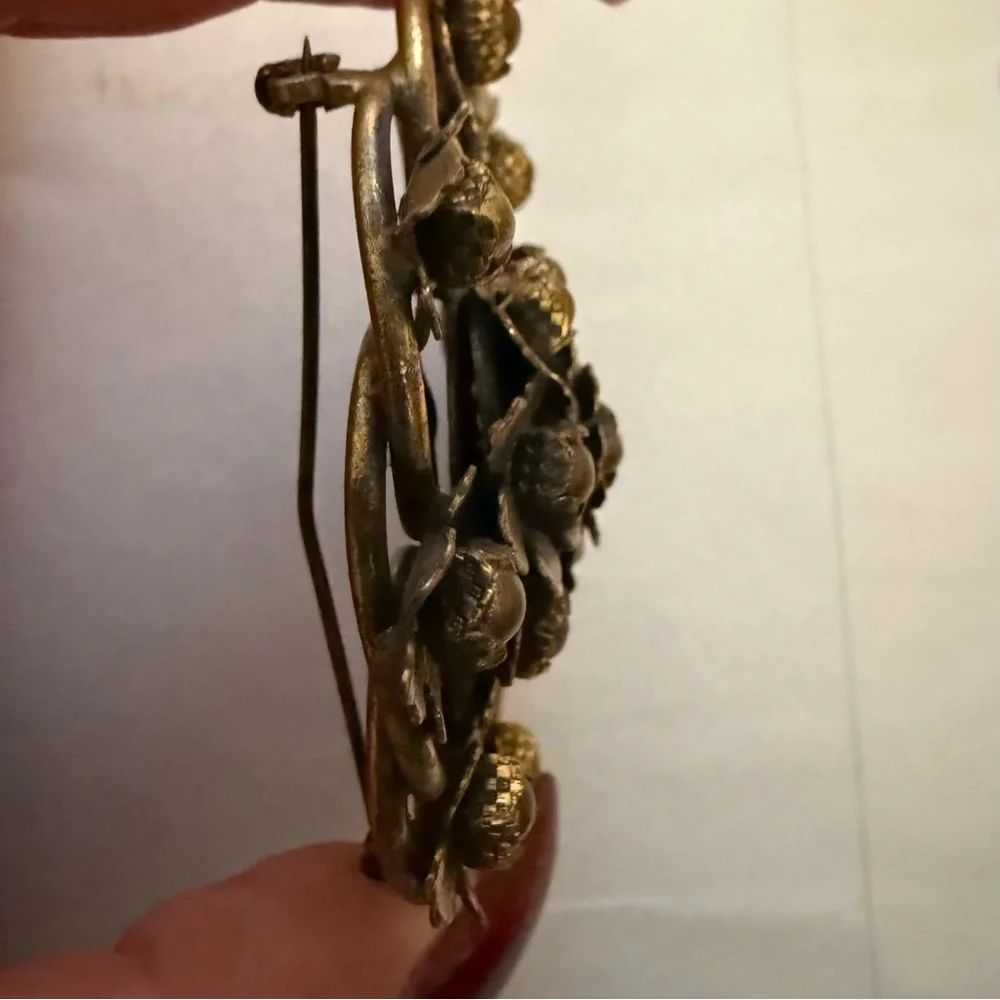 VINTAGE ARTISAN SIGNED BXX BROOCH BRASS FLORAL 3D LARGE OVAL